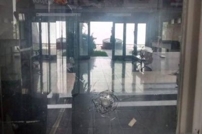 Ataque a la sede del PJ platense: el peronismo nacional y bonaerense repudiaron el hecho