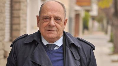 Enojado y molesto por el calor, el intendente de Mar del Plata se fue de un acto en la playa antes de que llegara Vidal