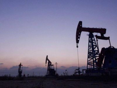 Brent sube, pero se encamina a primera p�rdida anual desde 2015