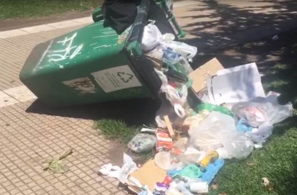 Turistas y marplatenses lamentan el mal estado de la ciudad
