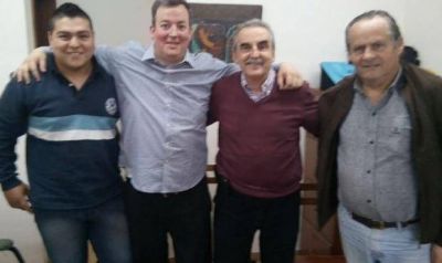 Lo que faltaba: candidato necochense amenaza con denunciar a mujeres que se muestren a favor del aborto legal