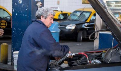 Para bajar su precio, proponen que las estaciones de GNC paguen el gas como las compa��as el�ctricas