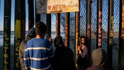 El Papa: migrantes y refugiados buscan un lugar donde vivir en paz
