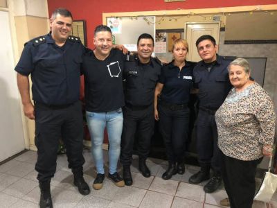 Men�ndez comenz� el a�o visitando guardias y con chicanas contra cambiemos