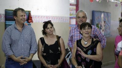 Cascallares entreg� equipamiento para escuelas abiertas de verano
