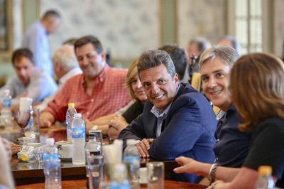 Con cr�ticas a Macri, Massa busc� apoyo en el interior de C�rdoba