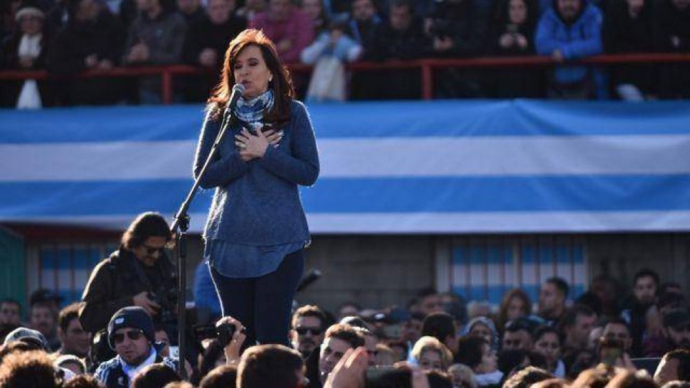 Sondeo pol�tico afirma que Cristina creci� 50% en ocho meses