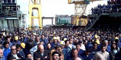 Luego del acuerdo, los trabajadores del Astillero Rio Santiago festejan: �Fue un a�o muy duro�