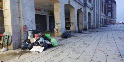 La Rambla est� sucia y totalmente descuidada en plena temporada