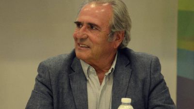 Senador que huye puede renovar
