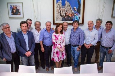 Intendente K cambi� el gabinete para que nadie saque los pies del plato