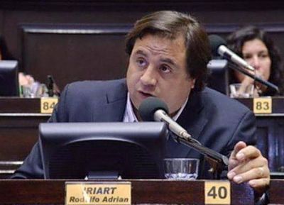 Manino Iriart impulsa beneficios para los clubes afectados por los tarifazos