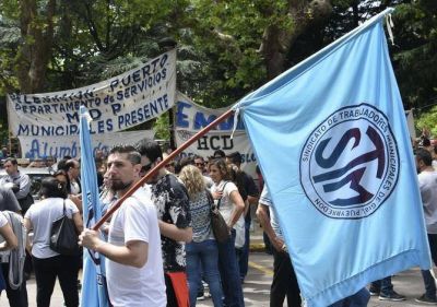 Arroyo, respaldado por su Gabinete, decidi� descontar los d�as no trabajados al personal municipal