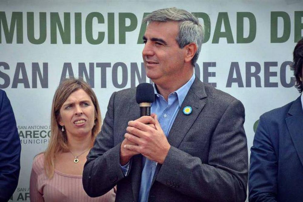 Los intendendes peronistas se abroquelan contra el desdoblamiento de elecciones bonarenses