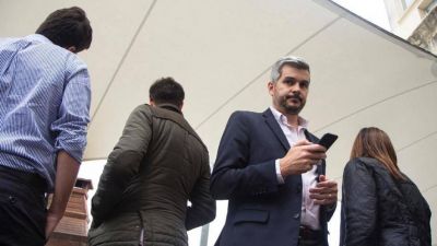 Marcos Pe�a muestra encuestas que dan a Macri ganador para evitar que Vidal desdoble