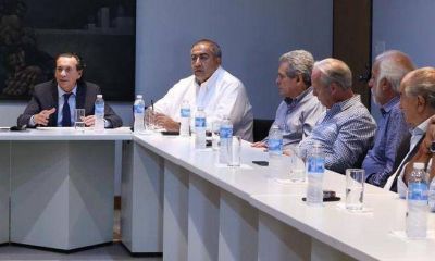 Sica cerr� la grilla de Trabajo: gesto a 