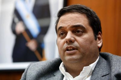 Ampl�an una denuncia contra Triaca por intervenir un gremio