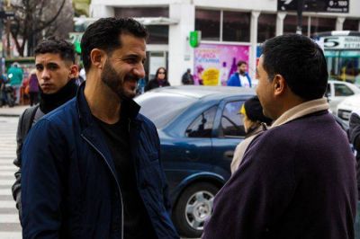 Tombolini recorre los barrios con consejos para ganarle a la crisis