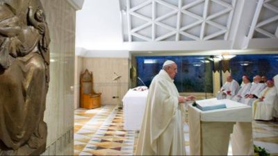 El Papa: sales de misa, ves un pobre y te das la vuelta. Esa indiferencia es �odio consciente�