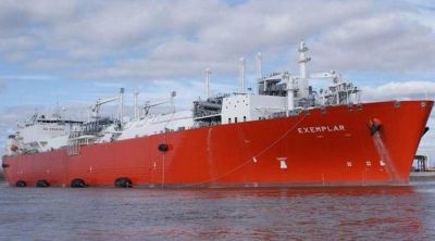 El buque regasificador que Macri despidió en Bahía volverá en invierno