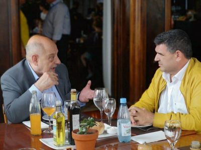 Olmedo y Arroyo �en sinton�a� y el obispo que nada entre tiburones