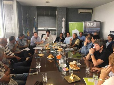 La Provincia promete defender el trabajo en tierra en el puerto