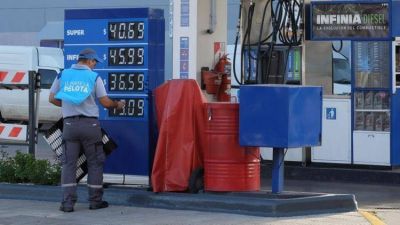 Cristian Folgar: �Mientras el crudo baje y el d�lar siga estable, el precio del combustible seguir� cayendo�