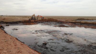 Fotografi� basurales y derrames en Vaca Muerta y lo �apretaron�