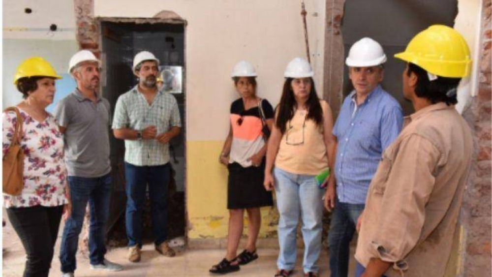 Javier Gastn recorri los avances de la obra de construccin de la Sala de Maternidad y Pediatra