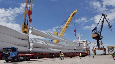 El primer cargamento de molinos e�licos llegar� el domingo 20