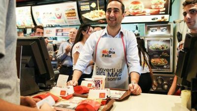Ex funcionario increp� a Tagliaferro en plena caminata y lo acus� de bancar �kioscos�