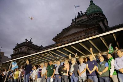 La unidad en la protesta acerca un paro