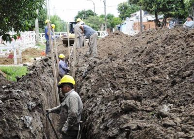 Esteban Echeverr�a: avanzan obras en nueva red secundaria cloacal de El Jag�el