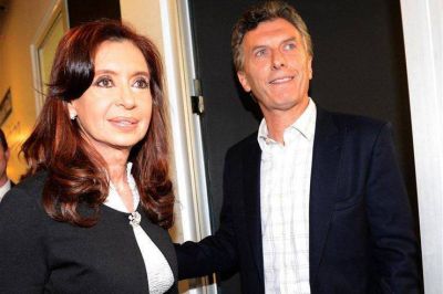 Macri y Cristina se acercan peligrosamente
