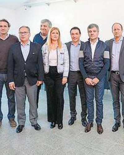 Los intendentes del PJ hicieron un acto contra los tarifazos