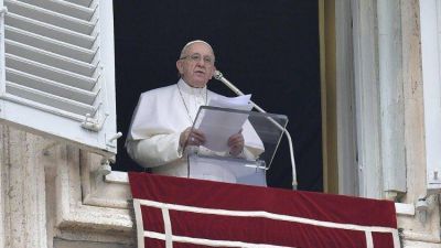 �ngelus: Recordar el bautismo, son nuestras ra�ces de la vida con Dios