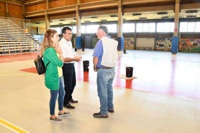 El deporte, en la agenda de la gesti�n: el Polideportivo luce con piso nuevo