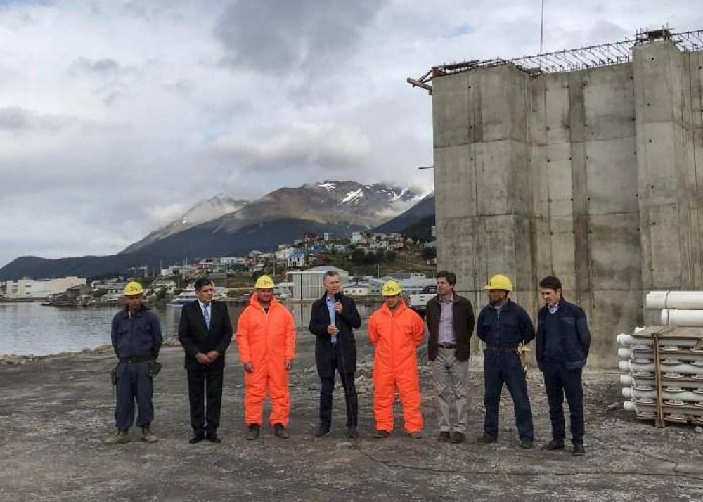 Mauricio Macri recorri una planta de tratamientos cloacales en Ushuaia