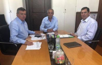El gobernador gestiona obras h�dricas para la provincia