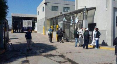 La av�cola Absol�n despidi� 30 empleados y se profundiza la crisis en Roque Perez