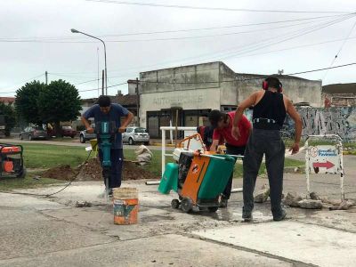 Tareas de hormigonado en la zona del puerto