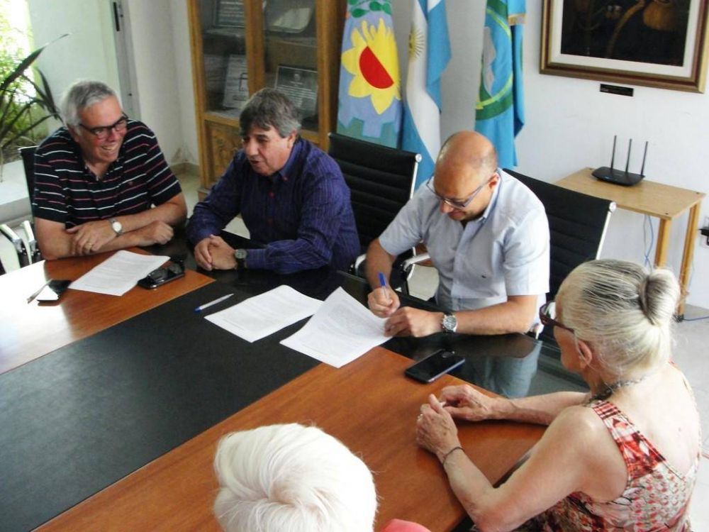 Reino firmó un acuerdo con el Sindicato de Trabajadores Municipales