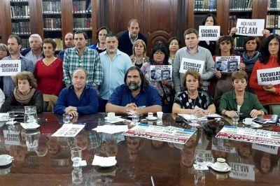 Los docentes calientan la previa de la paritaria