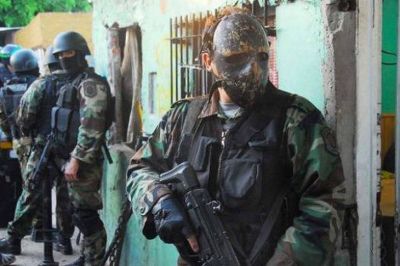 Vidal se suma a la ola y tambi�n compr� pistolas Taser para la Polic�a bonaerense