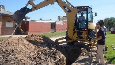 Cord�n cuneta en 77 entre 42 y 44 para permitir el escurrimiento del agua