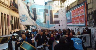 Docentes porte�os piden paritarias �urgente� y advierten que perdieron m�s de 10 puntos