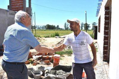 lvarez: Me llena de felicidad poder seguir construyendo viviendas