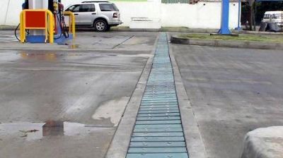 Por resbalar con una mancha de gas oil, estaci�n y petrolera deber�n resarcir a una clienta con medio mill�n de pesos