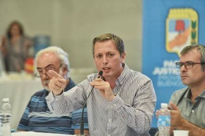 Sale al cruce el PJ bonaerense de Massa por abrazar el desdoblamiento de elecciones en Provincia