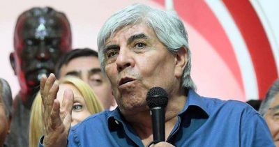 Moyano lanza el trabajo a reglamento para exigir que le paguen el bono a los recolectores porte�os